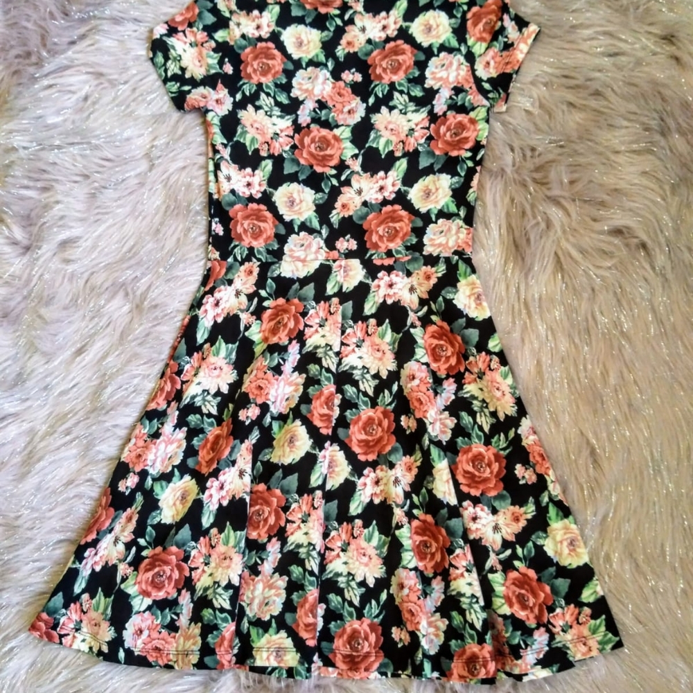 Dress - Picture 2 of 2